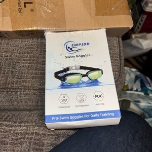 Kids Swim Goggles - Black and Green